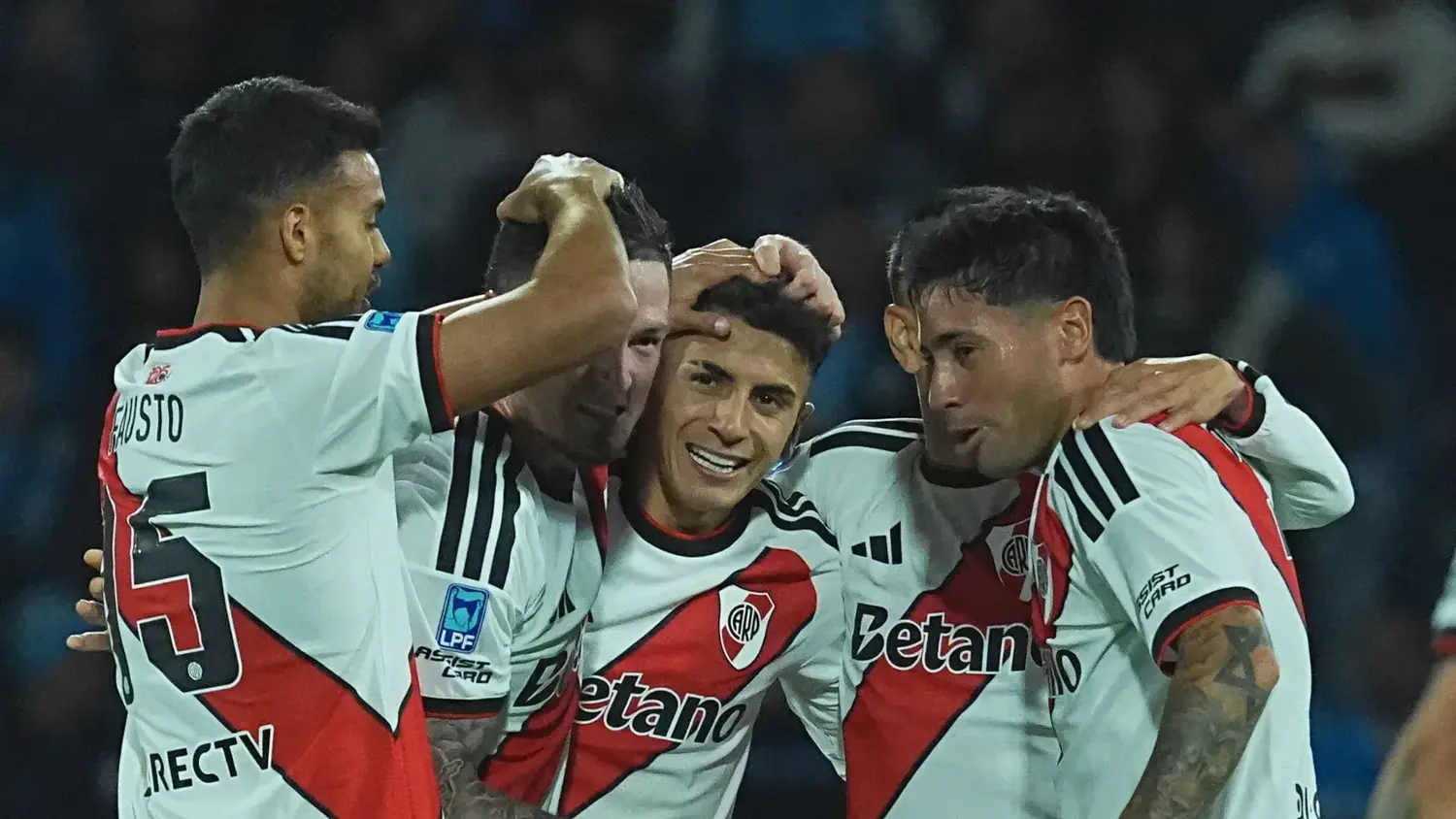River Plate goleó a Belgrano en Córdoba y se metió en zona de playoffs