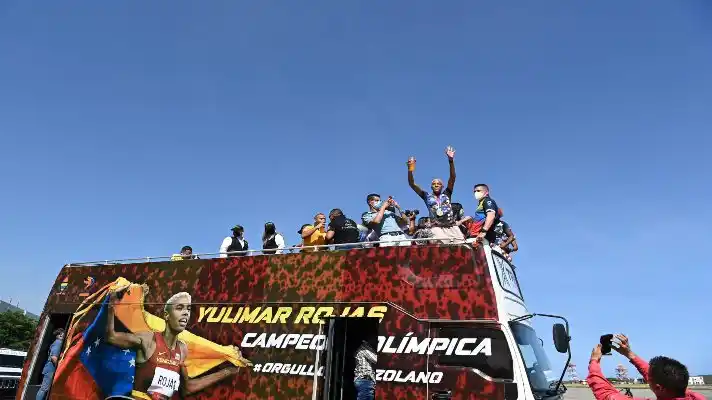 LA REINA DEL SALTO DE ORO: Yulimar Rojas llegó a Venezuela para celebrar sus triunfos