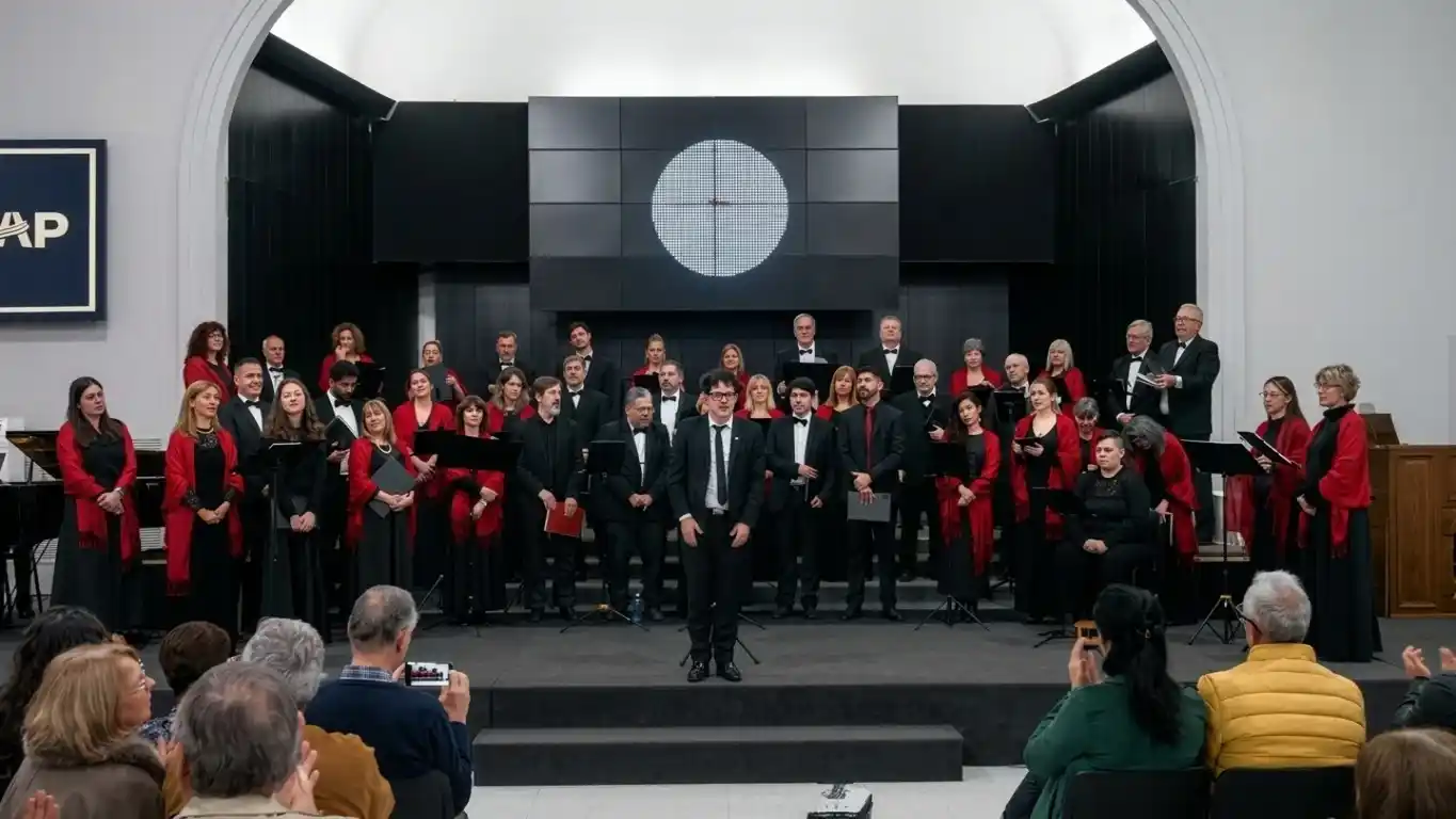 La Agrupación Vocal Cantori volvió a presentarse en la UAP con una destacada interpretación de la Misa de Dvořák
