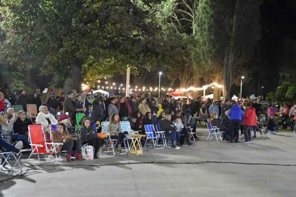 La plaza Rosario Vera Peñaloza volverá a reunir a los vecinos en la previa al 2 de abril.