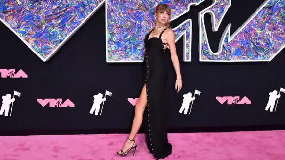 Taylor Swift y Shakira deslumbran en los MTV Video Music Awards
