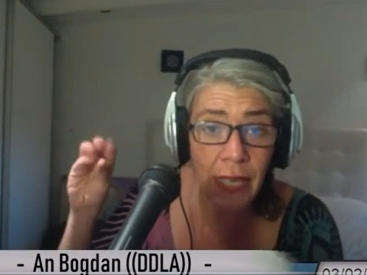 Andrea Bogdan en uno de sus adoctrinamientos nazis: "El holocausto no existió", afirma