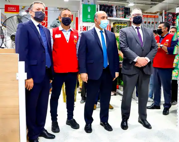 Gray celebró la inauguración de una sucursal de Easy en Esteban Echeverría: "Hay trabajo para 50 familias"