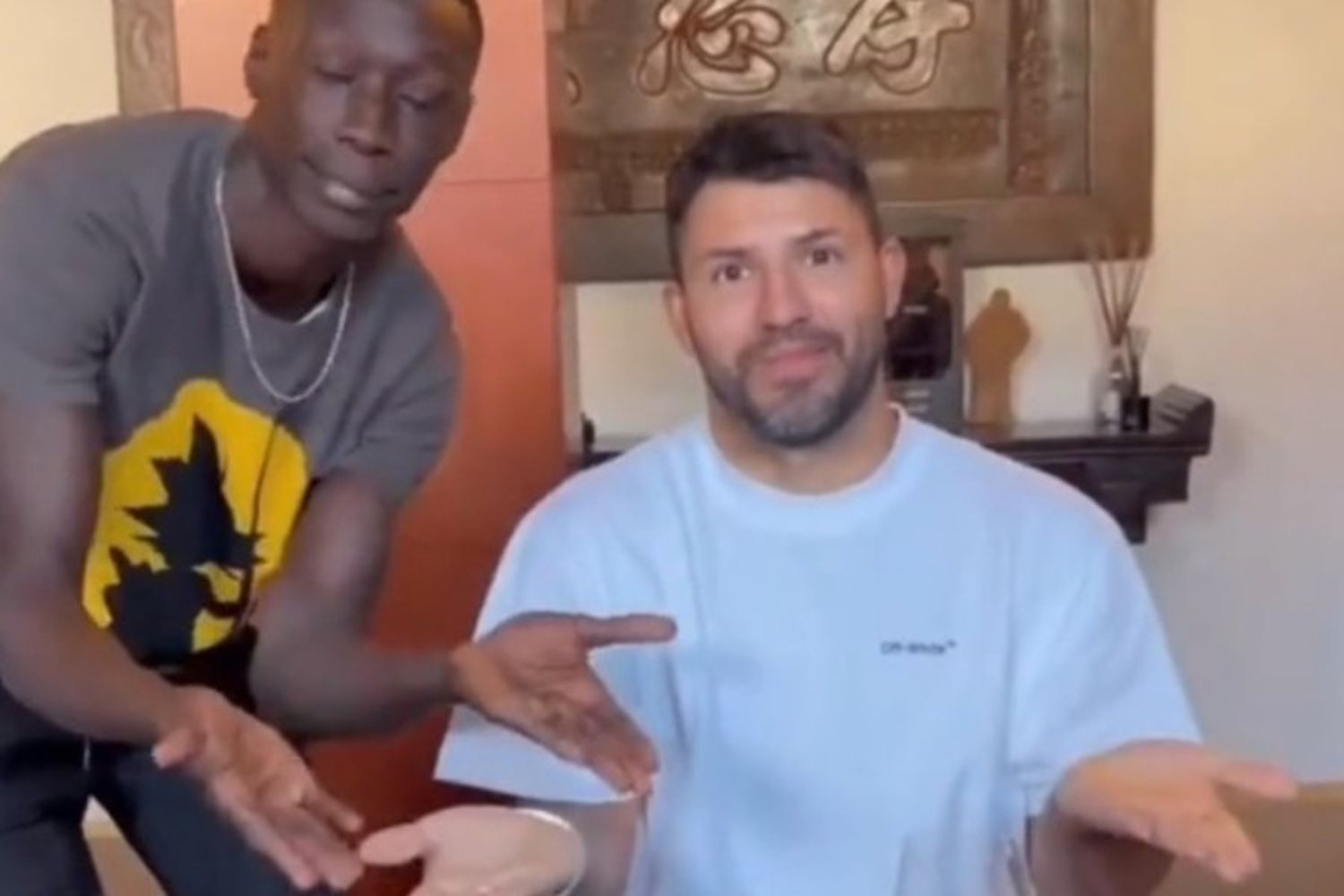 ¿Surge una dupla? El “Kun” Agüero participó de un video con el reconocido Tiktoker Khaby Lame