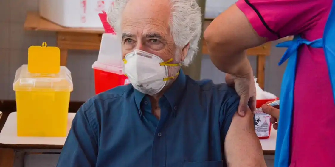 Se aplicaron más de 2 millones de dosis de vacunas contra el Coronavirus en el país y piden incluir a mayor población