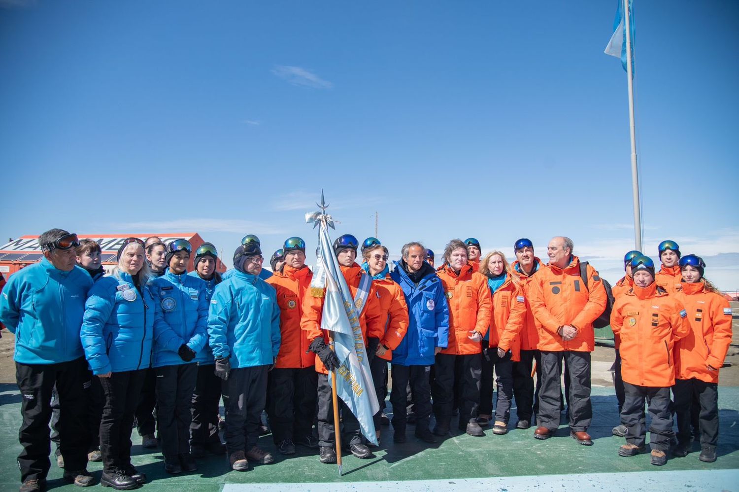 El presidente Javier Milei durante su visita a la base Marambio.