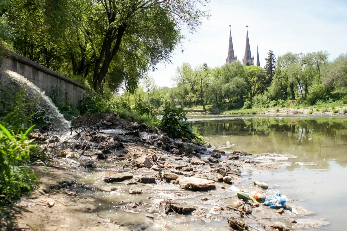 El artefacto fue hallado sobre la ribera, cerca de la Basílica. Foto: archivo internet