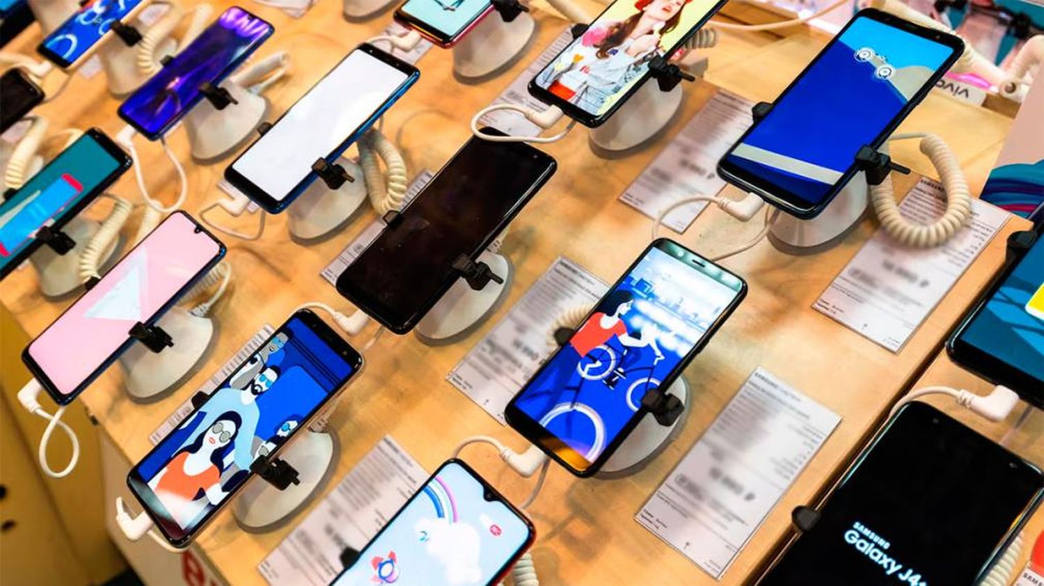 Eliminaron aranceles para importar celulares y estiman que los precios bajarán un 30%