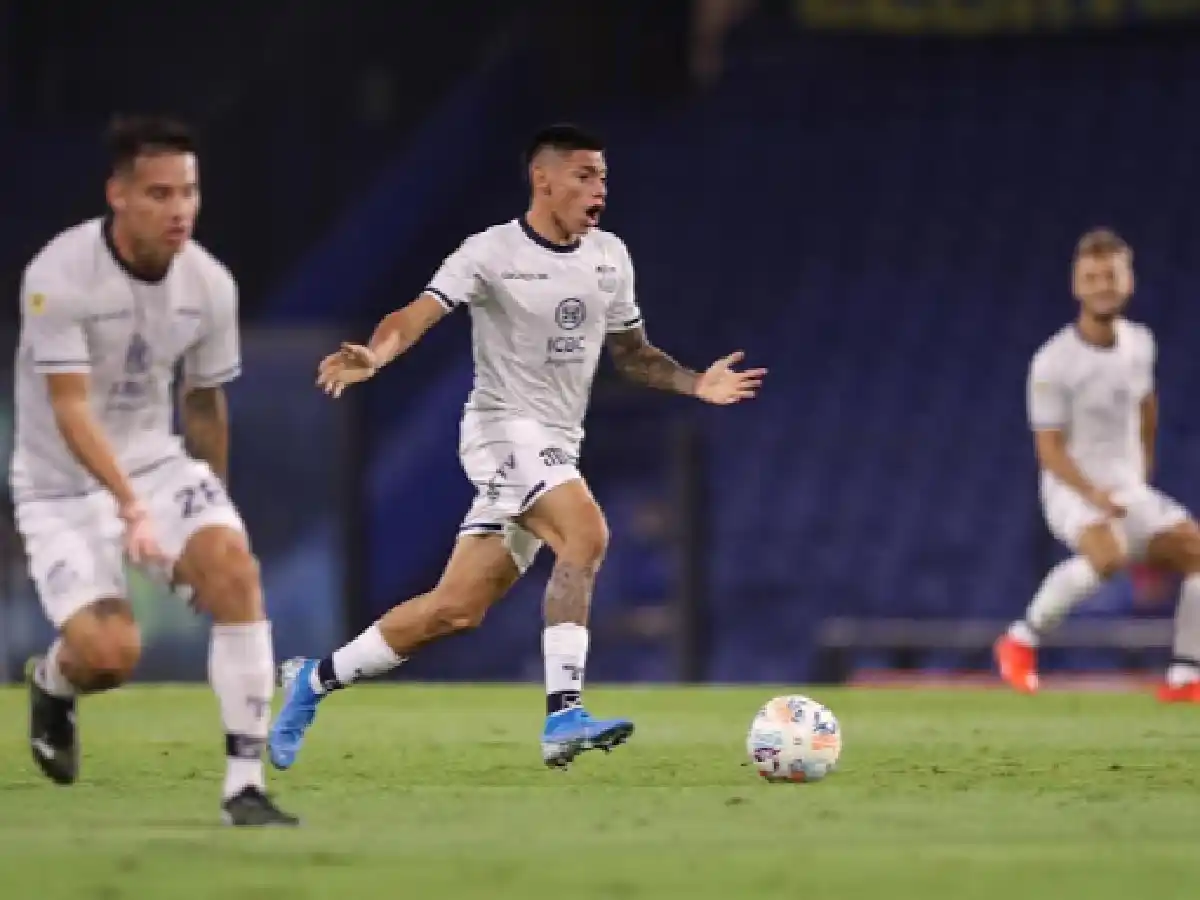 Con Navarro, Talleres visita a Defensa