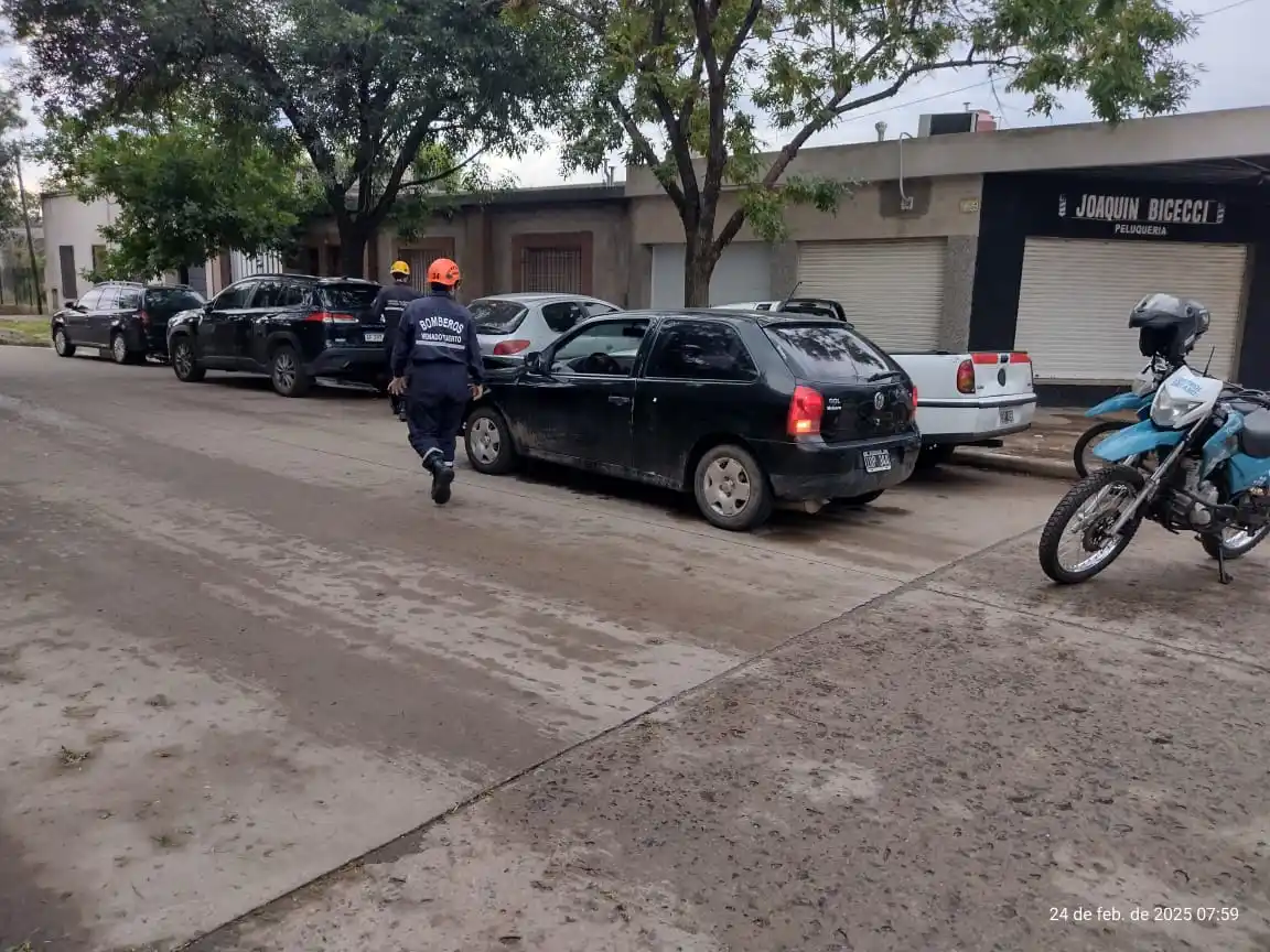 El conductor del automóvil resultó ileso.