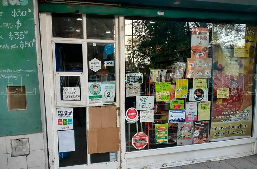 Llegó a su local, se encontró con todo roto y la caja abierta: "Me robaron, para variar"