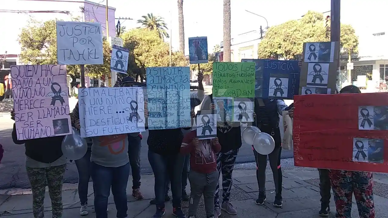 Familiares y allegados de la familia marchan pidiendo Justicia por Tahiel