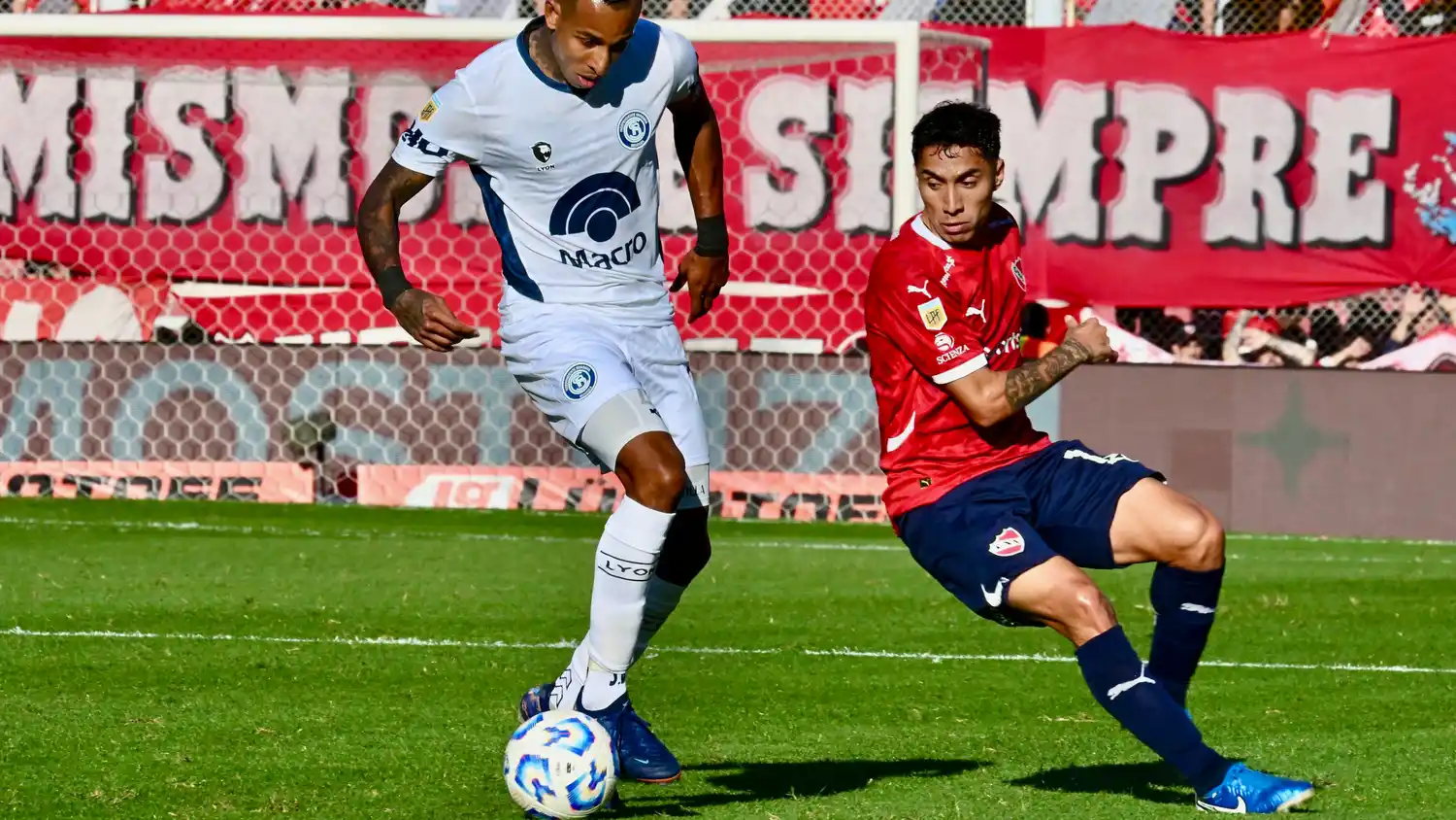 Montiel se iluminó para poner en cuartos a Independiente