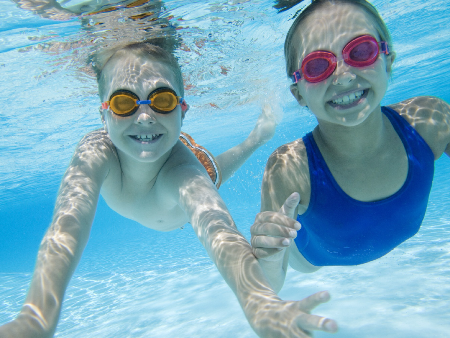  Niños, ¡Al agua!: el cuidado  de su cabello en verano