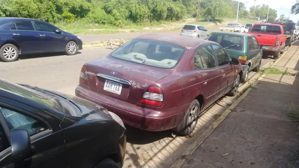 QUÉ PADECIMIENTO CON LA GASOLINA! Ya cuando estaban resignados a la cola… ahora no llega la cisterna