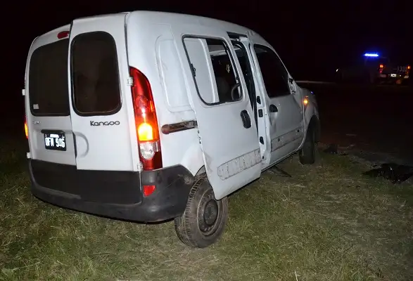 Otro accidente en la Ruta 20: ahora volcó una camioneta