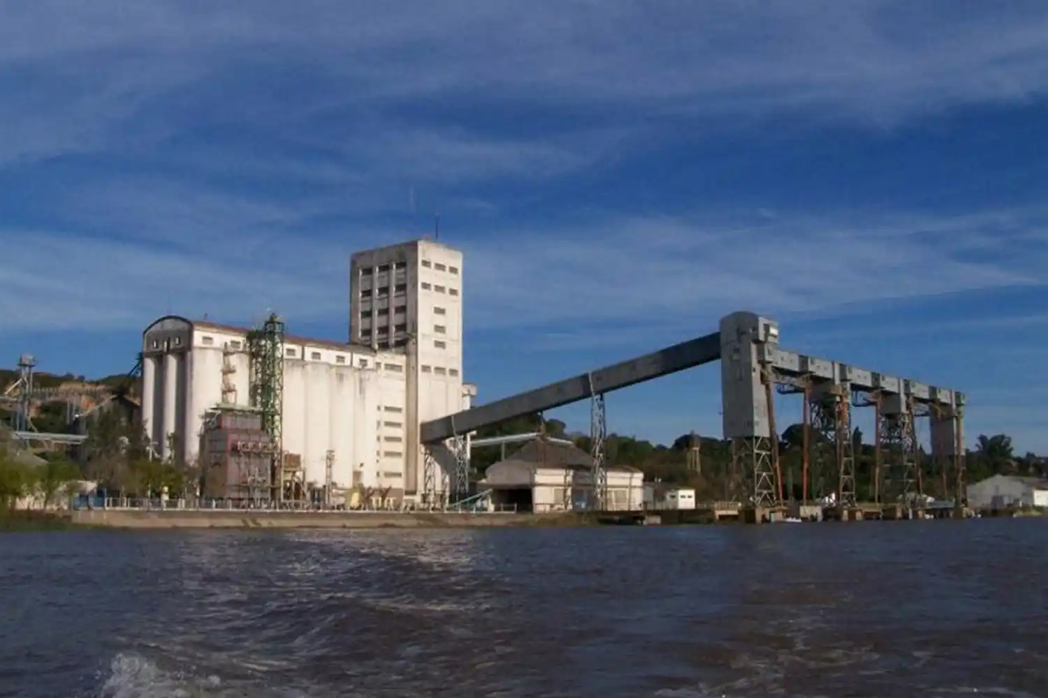 Un nuevo buque arribó al puerto de Diamante