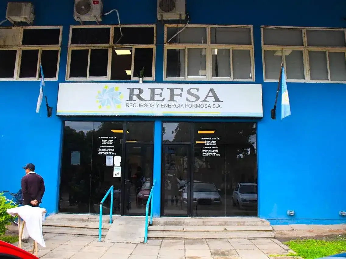 Por problemas técnicos, Refsa pide realizar reclamos de manera presencial