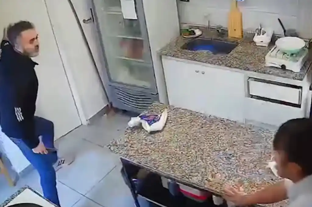 Robo en una cafetería