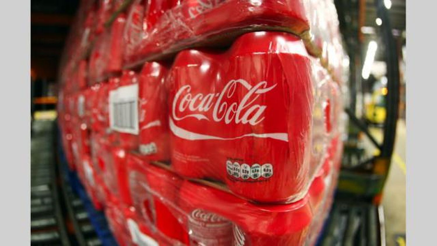 Coca Cola estudia frenar una inversión millonaria en la Argentina