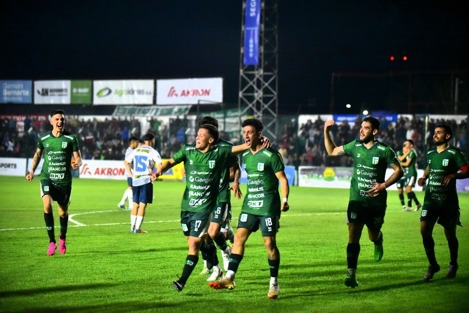 Los ingresos de Lucas Algozino y Brian Ramírez le dieron frescura al equipo local.