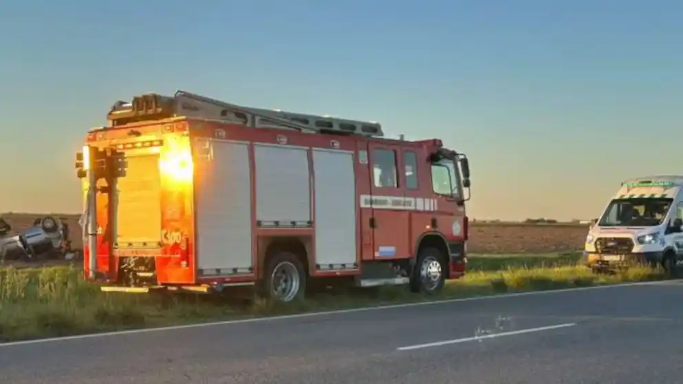 El Renault Clio volcó por razones que aún están siendo investigadas (ElDoce.TV)