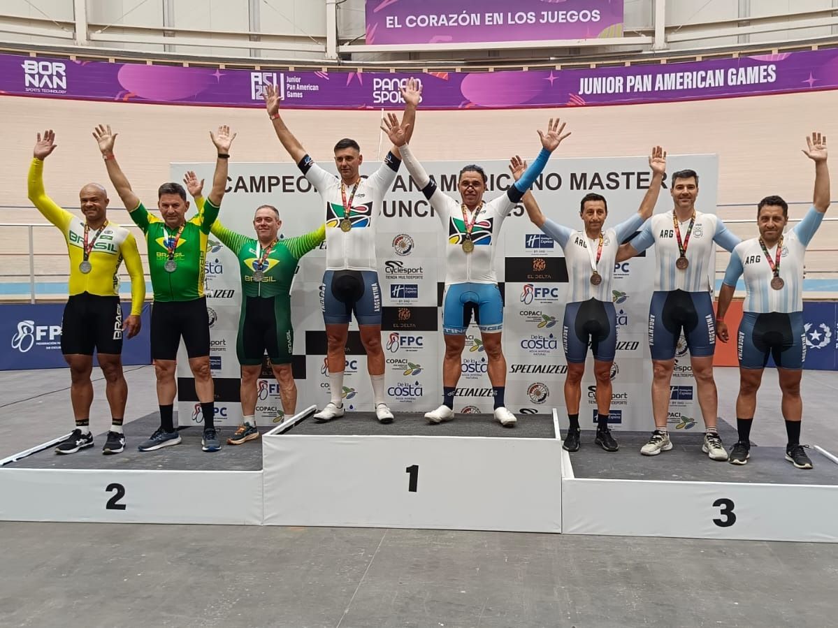Lázaro Villaruel se trajo cuatro medallas de Paraguay.