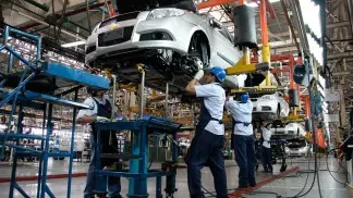 Plantean la nueva agenda para la industria automotriz, con reconversión en toda la cadena