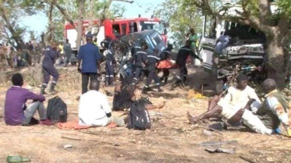 MUERTE ANDA SUELTA EN LAS VÍAS: Accidente de tráfico en Senegal deja 40 fallecidos