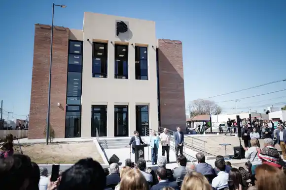 Kicillof inauguró la Casa de la Provincia en Ranchos: “El domingo el pueblo bonaerense le dijo que no a la motosierra"