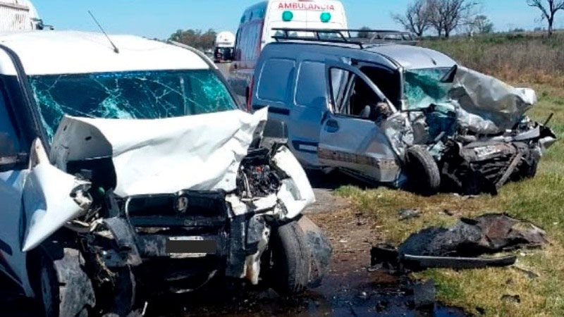 Tres personas murieron tras choque frontal en la autopista