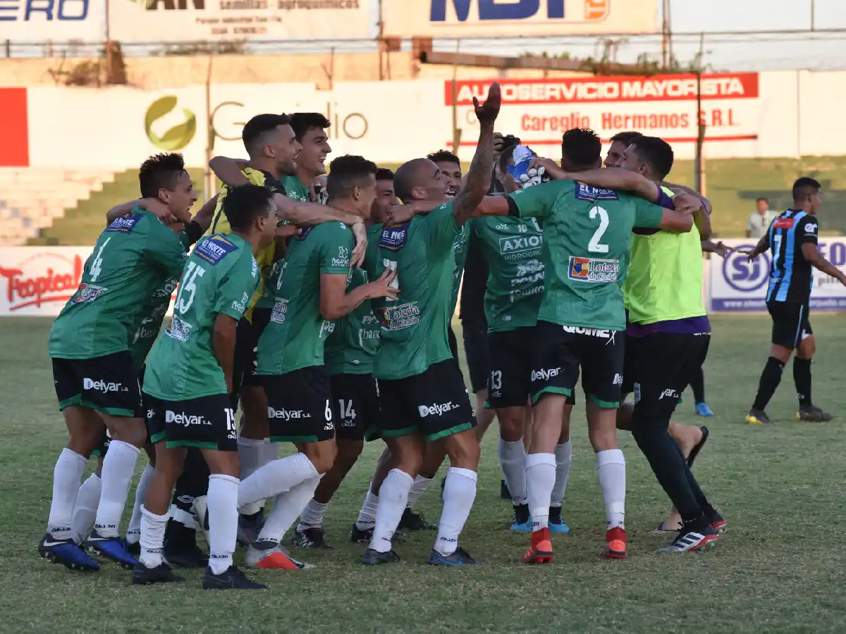 ¡Adentro!