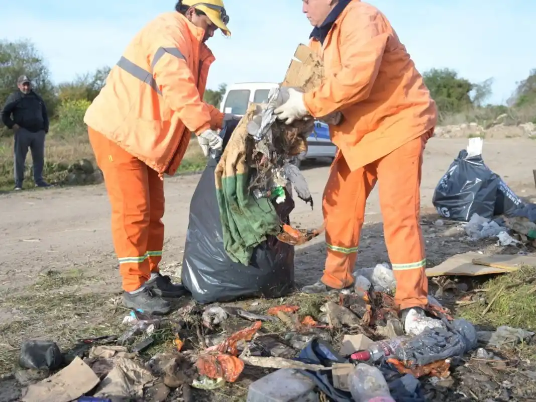 El problema de los microbasurales en Gualeguaychú: retiraron 10 camiones de residuos de diferentes barrios