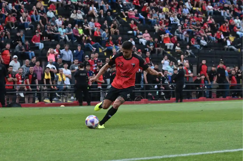 Colón enfrenta a Rosario Central en el Gigante de Arroyito