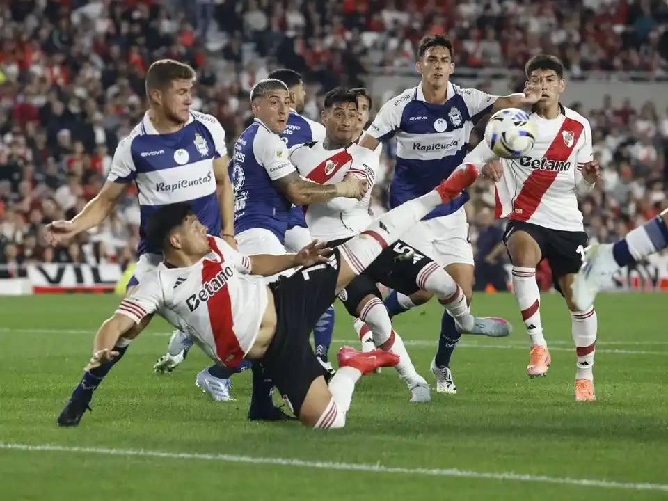 River volvió a caer en el Monumental y Gallardo eligió el silencio en plena crisis