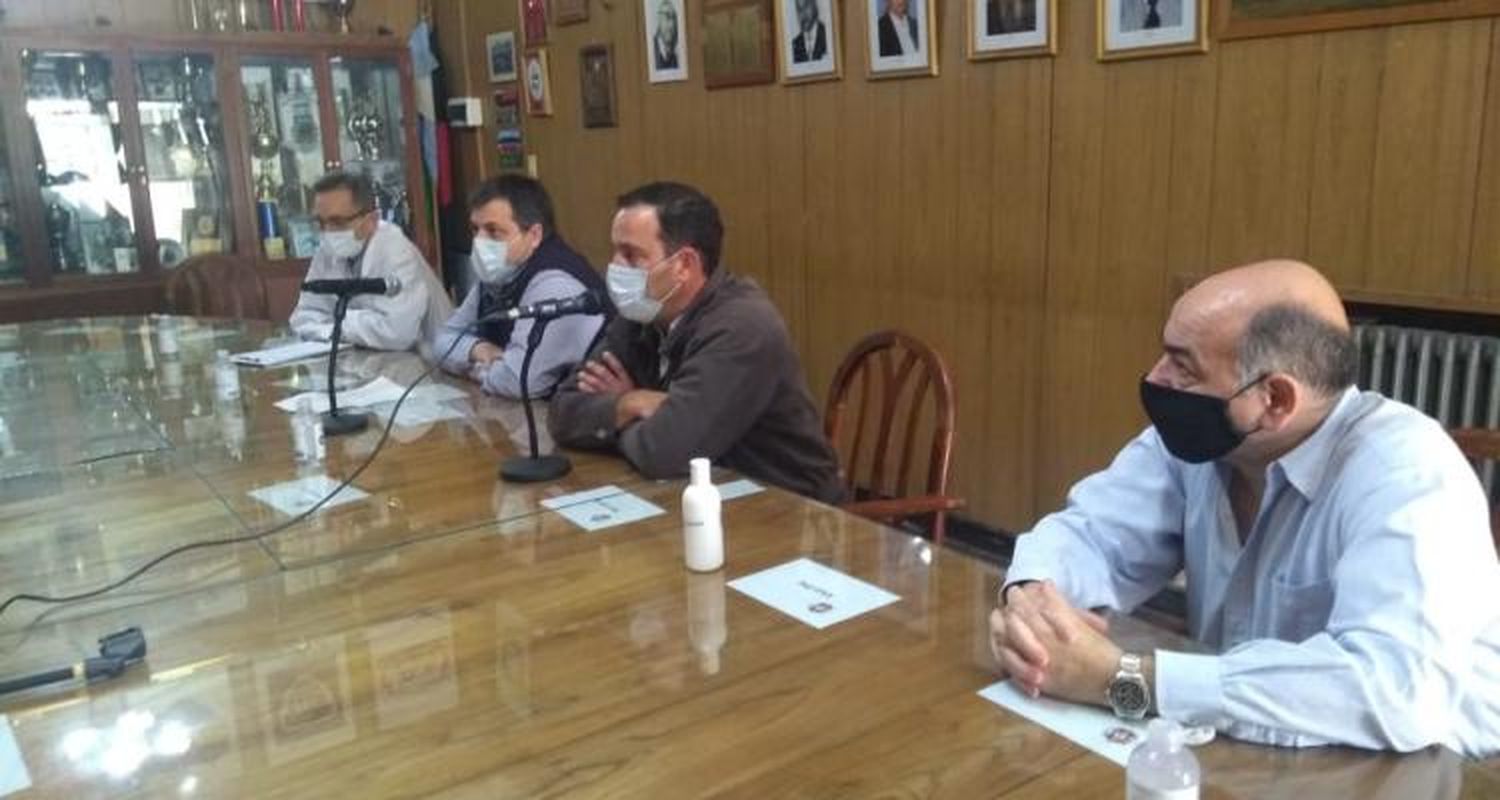 Camas y respiradores: el Gobierno aseguró que “hubo tensión” pero no pacientes “a la espera en un pasillo”