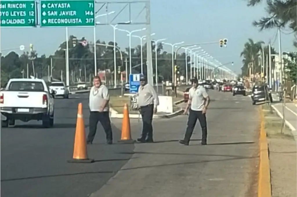 Ruta 1: dos detenidos por agredir a un inspector de tránsito en un control
