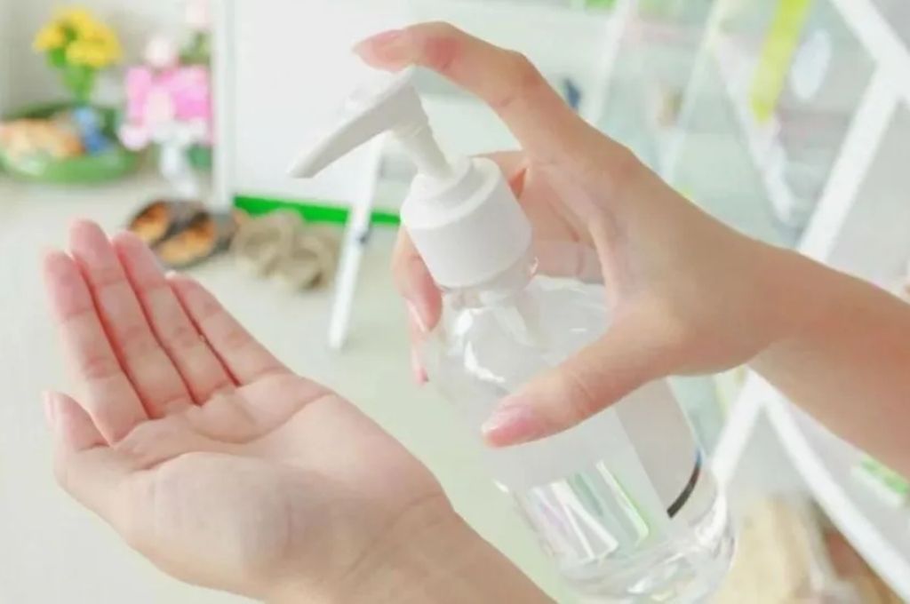 Sin alcohol en gel ni termómetros: Argentina flexibilizó los protocolos sanitarios por el coronavirus