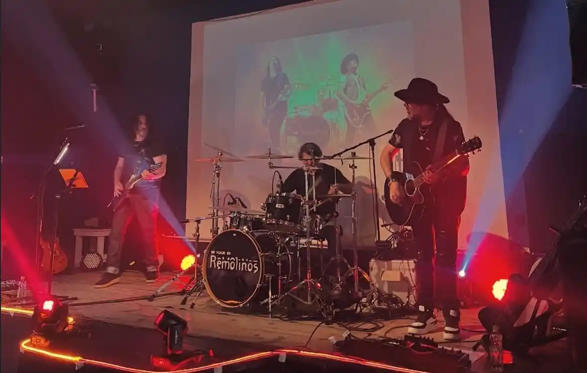 Un Viaje en Remolinos. La banda tributo que revive el universo musical de Soda Stereo y Gustavo Cerati