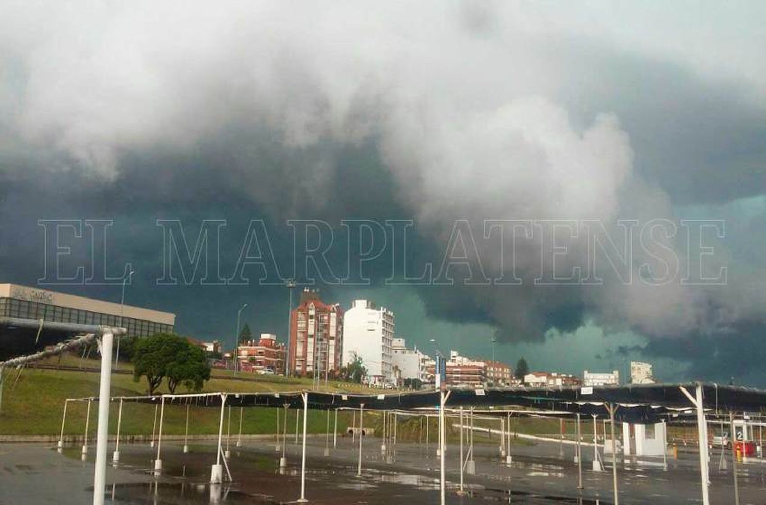 Rige alerta meteorológico en la ciudad por tormentas fuertes