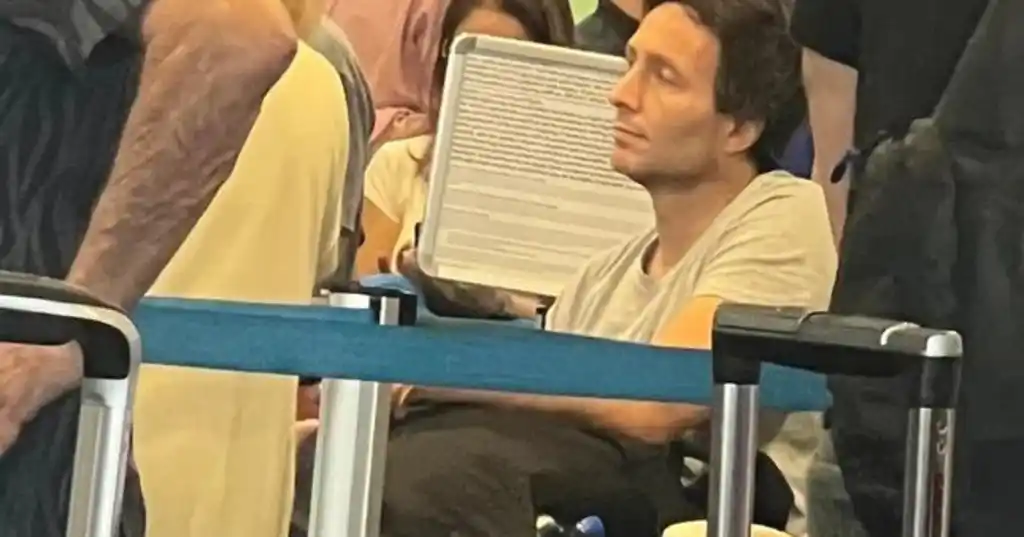 Generó preocupación la llegada al pais en silla de ruedas de Tomás Yankelevich