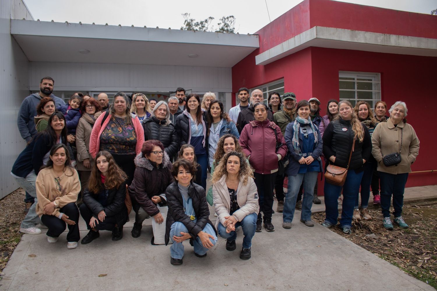 Abrazo comunitario al Centro de Salud de Alto Camet