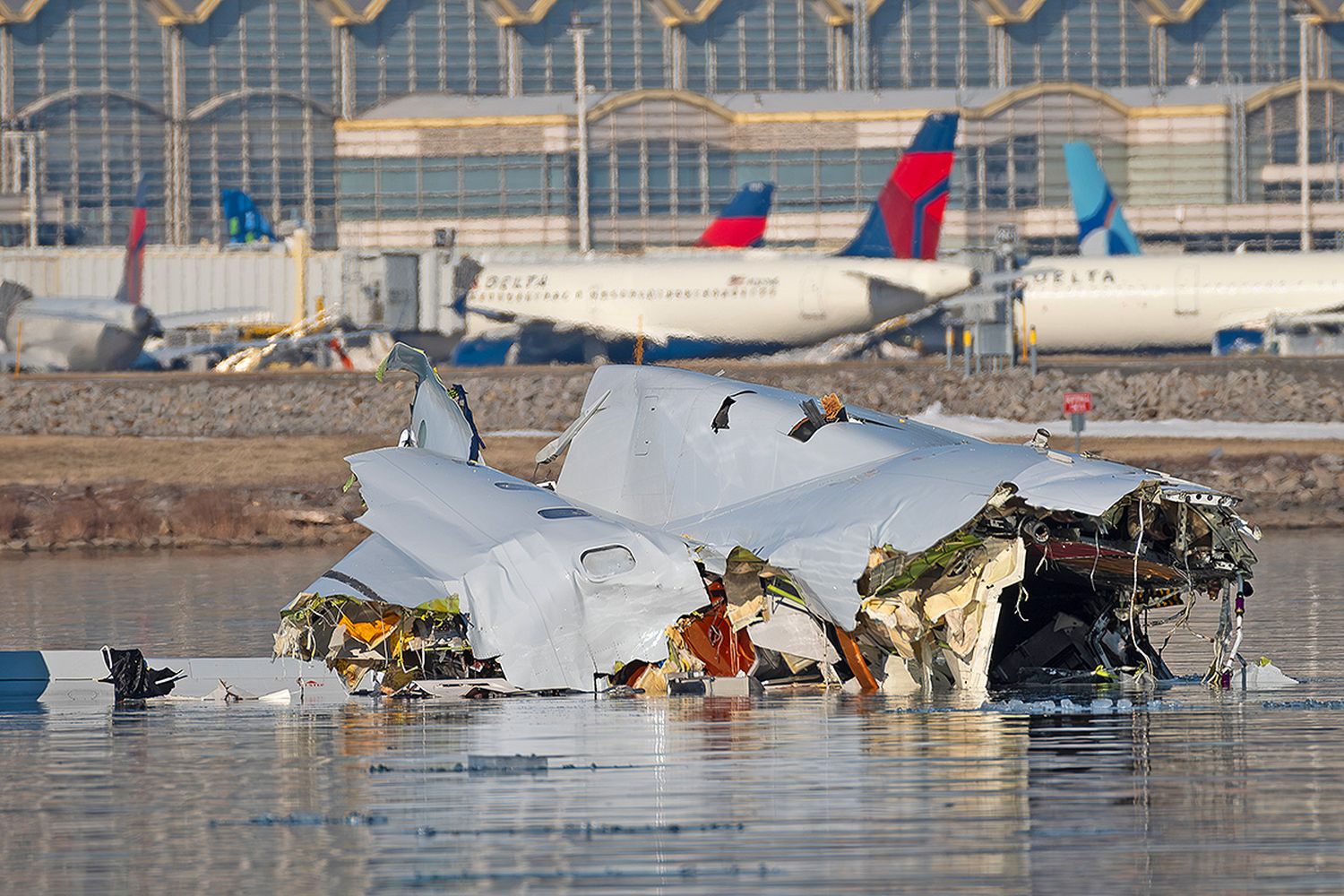 El Aeropuerto Ronald Reagan registra 30 accidentes casi fatales según cifras oficiales