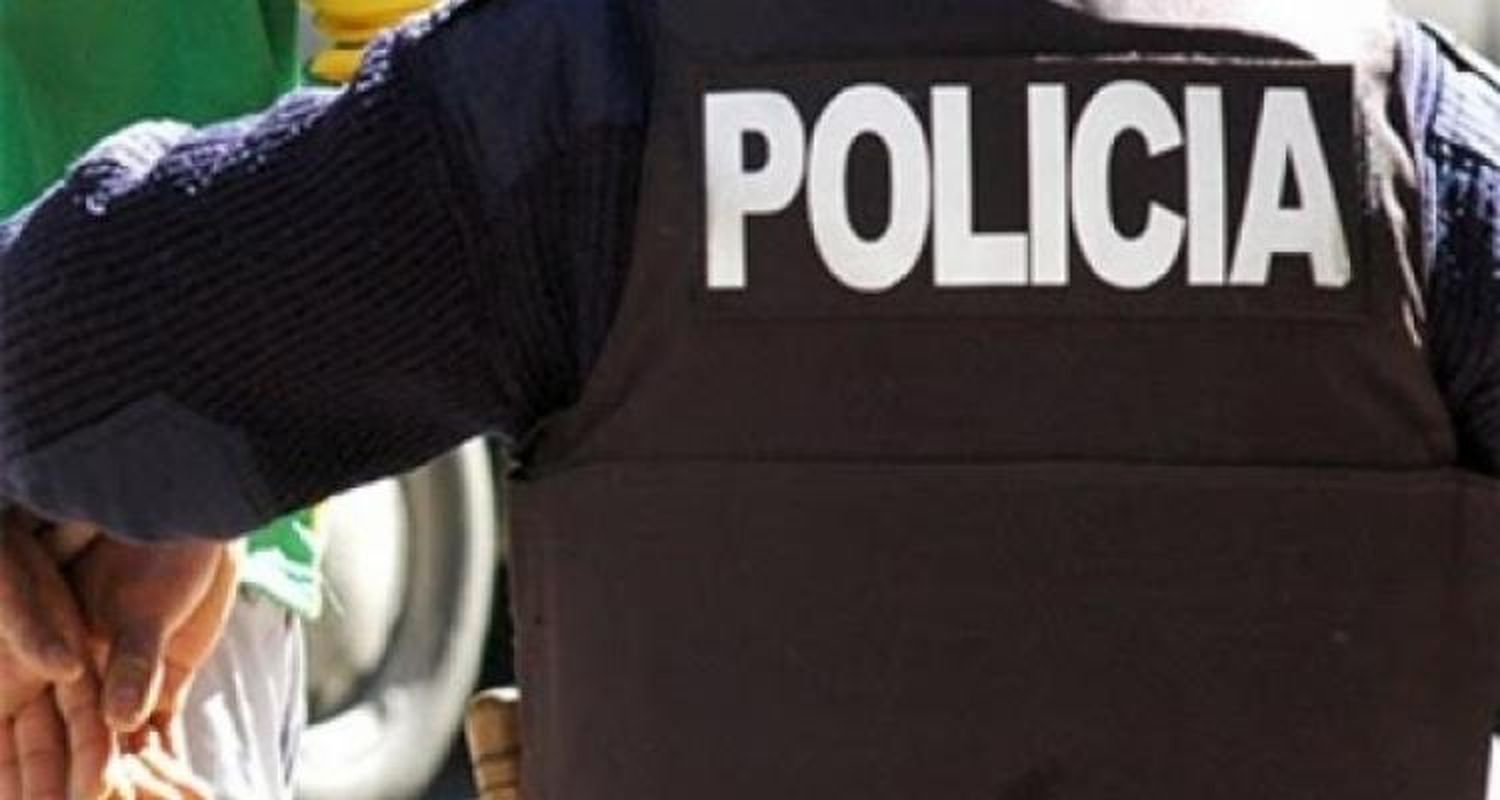 Robó elementos de un camión y los apresaron
