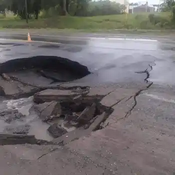 Ruta 11: colapsó una alcantarilla y hay un corte de tránsito