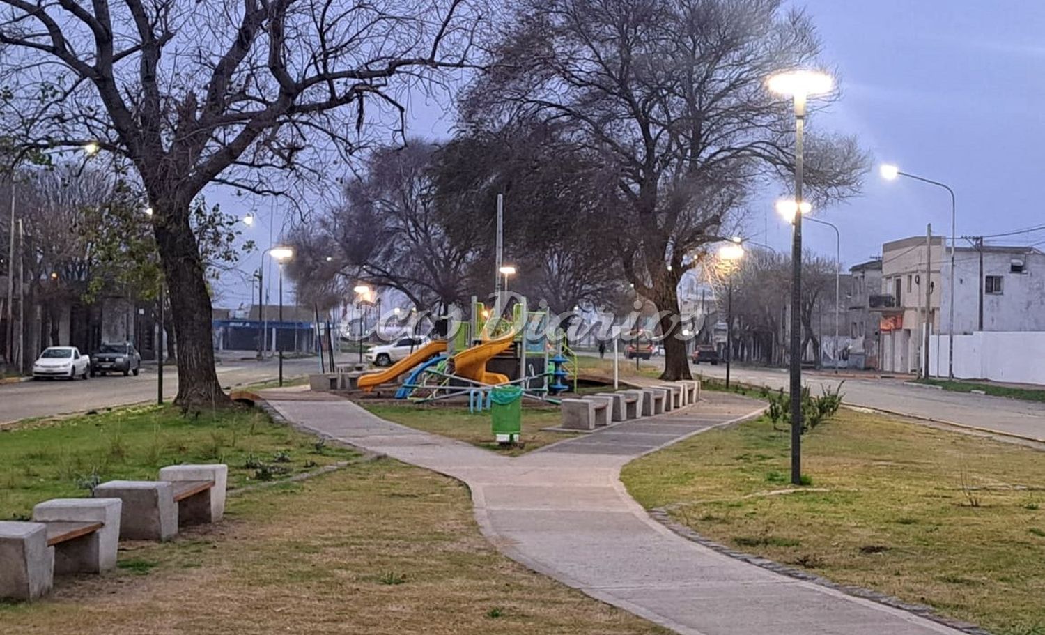 La plazoleta de 59 y 18, iluminada
