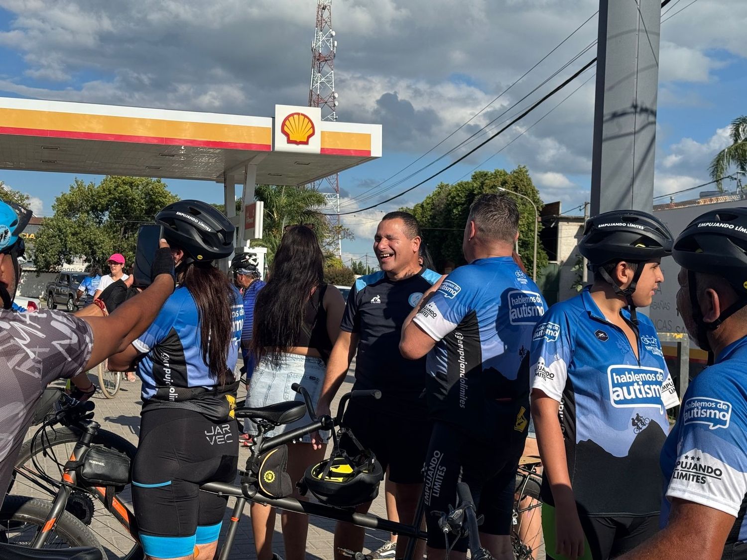 Empujando Límites llegó a San Pedro el domingo por la tarde y fue recibido por Silvio Velo.