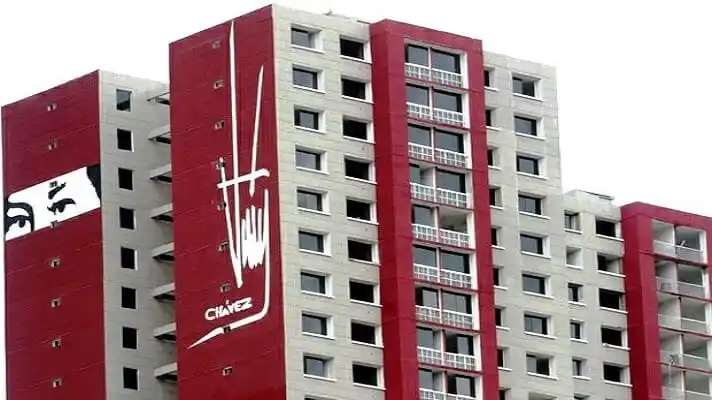 A 10 AÑOS DE LA MISIÓN VIVIENDA: corrupción y control social caracterizan el programa bandera de Chávez