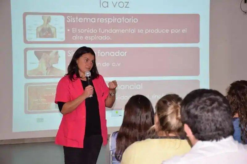 Charla en el marco del Día mundial de la voz