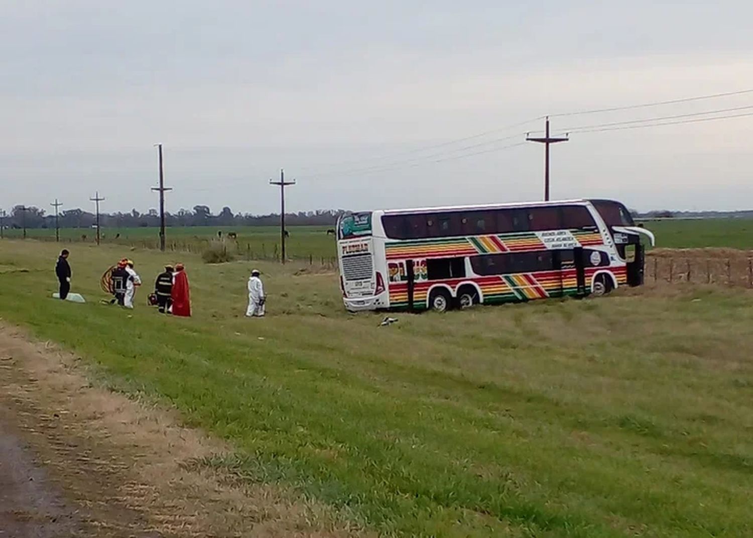Tres personas murieron en un choque entre un colectivo y una camioneta en la ruta 3